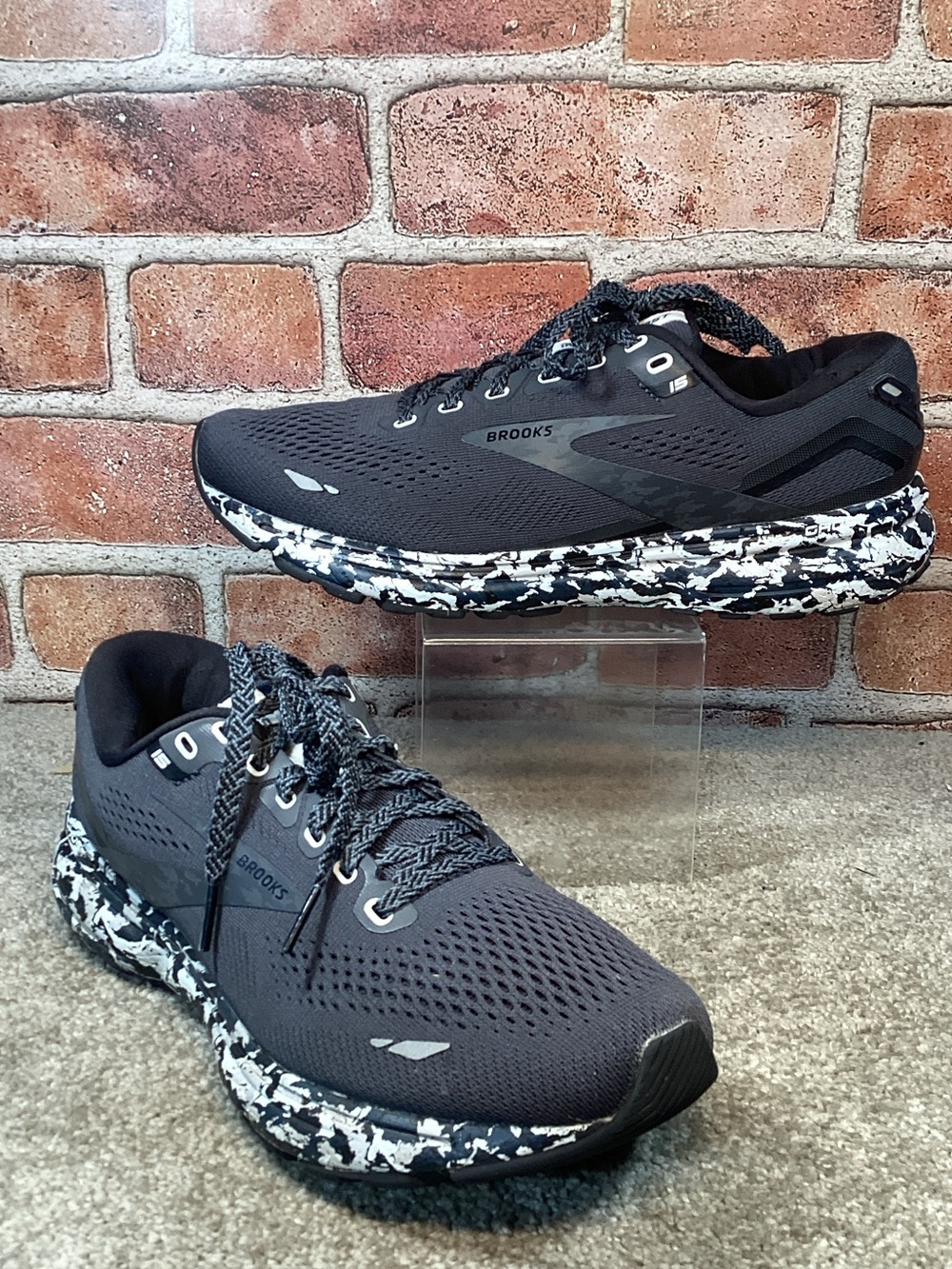Brooks Ghost 15 women’s black Camo running shoes sneakers size 9